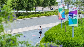 The expansive open space encourages different activities including jogging. The barrier free design also makes the space available to a wider range of users.